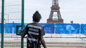 Okolice wieży Eiffla, ostatnie przygotowania przed ceremonią otwarcia XXXIII Igrzysk Olimpijskich, Paryż 2024
