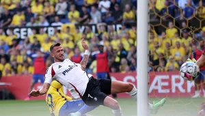 W taki sposób Tomasz Pekhart wpakował piłkę do bramki rywala