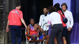 Noah Lyles nie zdobył kolejnego złota, a stadion opuścił na wózku