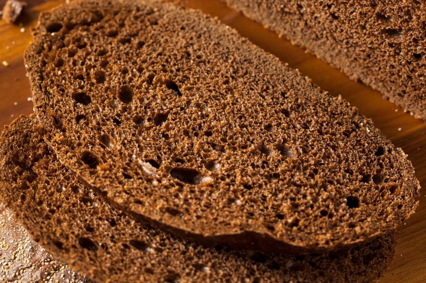 Pumpernikiel to niemiecki chleb na zakwasie Pumpernikiel to niemiecki chleb na zakwasie