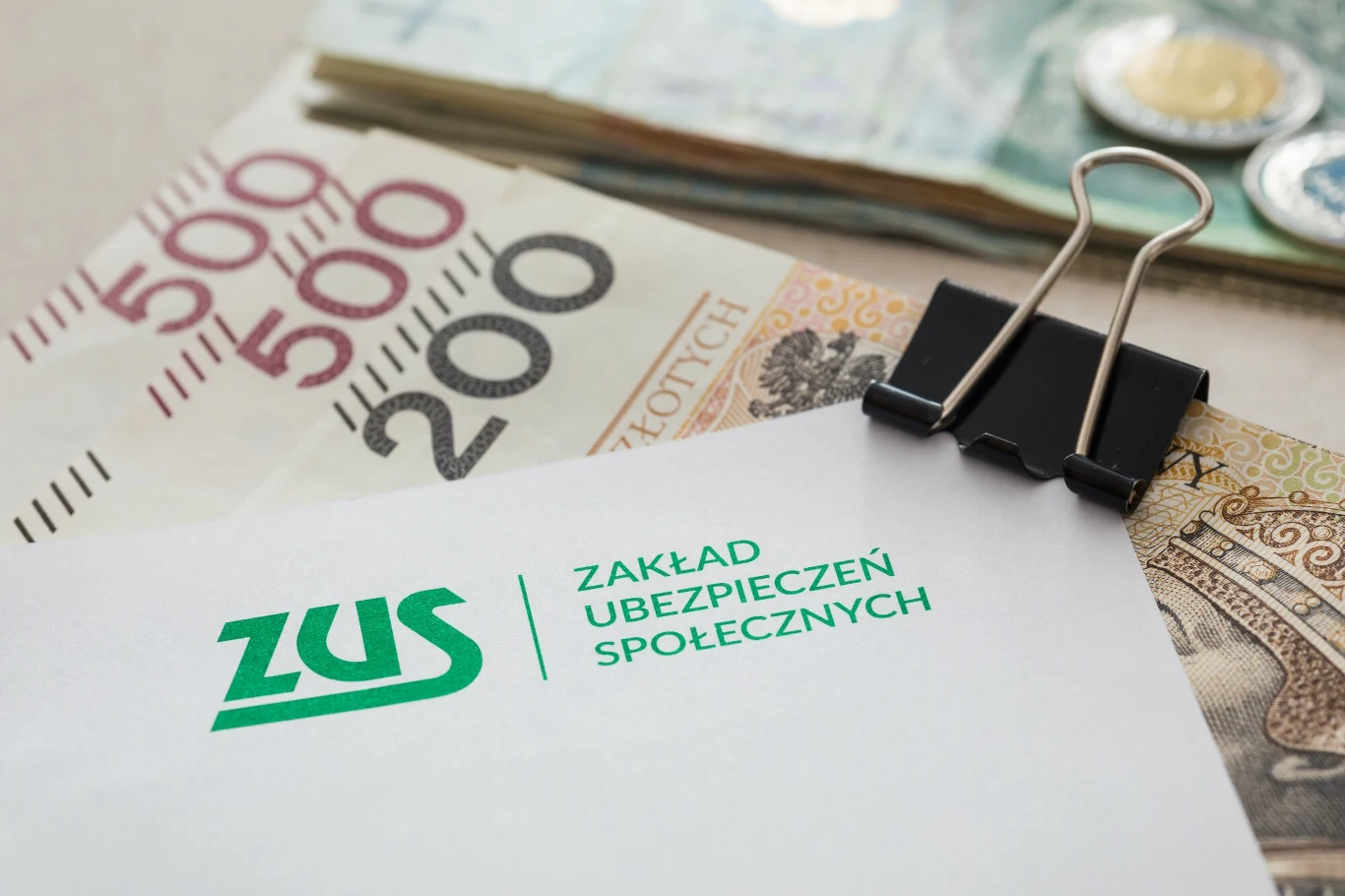 Nowe limity dla emerytów, ZUS może pomniejszyć albo zawiesić wypłatę świadczenia emerytalnego Nowe limity dla emerytów, ZUS może pomniejszyć albo zawiesić wypłatę świadczenia emerytalnego