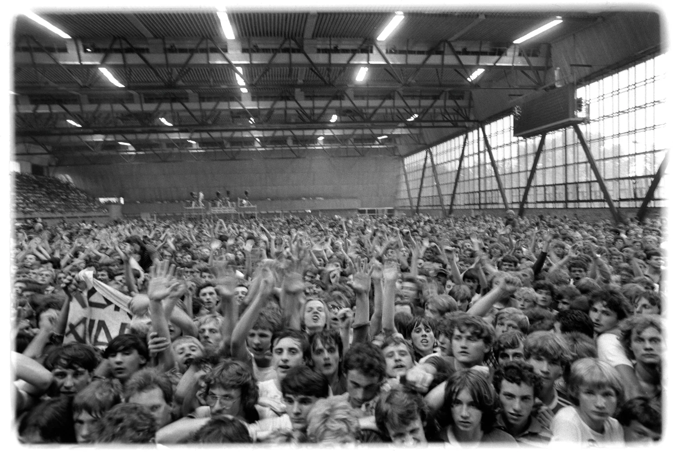 Fani Iron Maiden na jednym z pięciu koncertów w Polsce Fani Iron Maiden na jednym z pięciu koncertów w Polsce