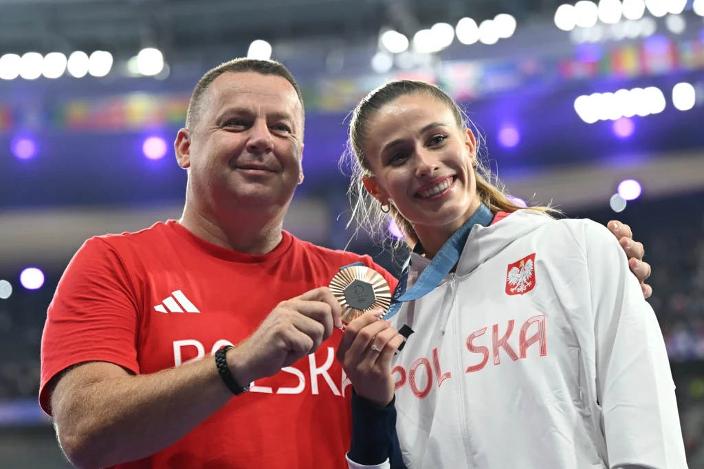 Natalia Kaczmarek i trener Marek Rożej