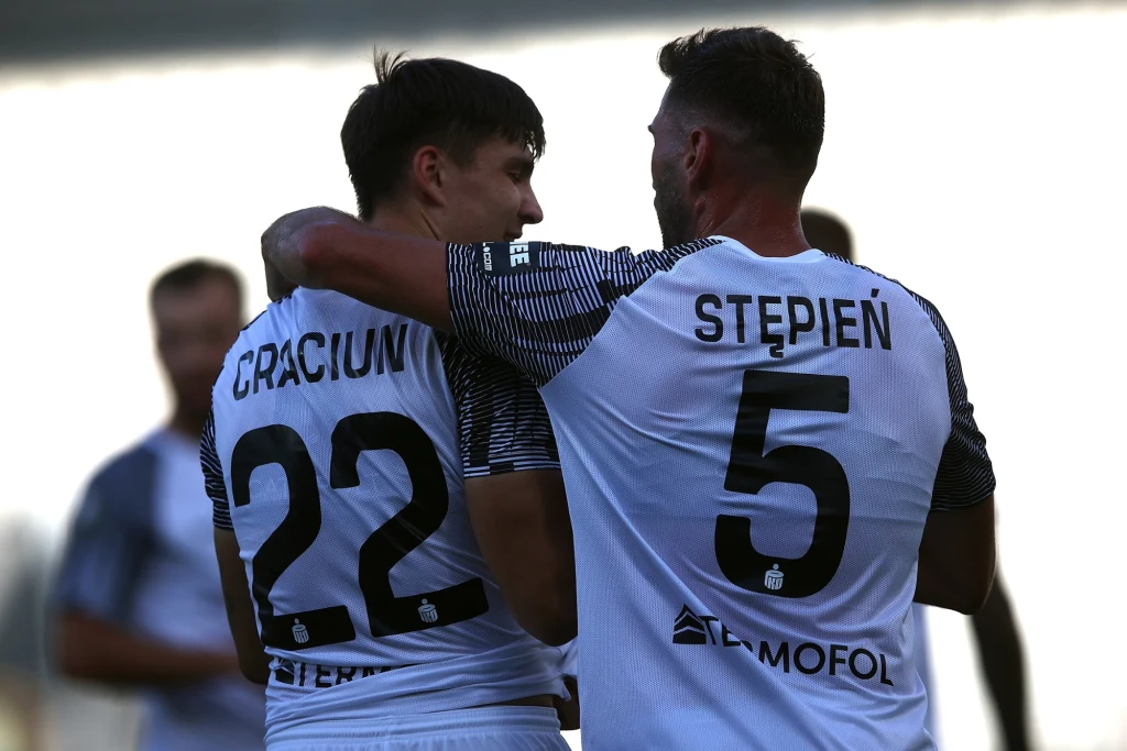 Puszcza Niepołomice mierzyła się z Legią Warszawa trzy razy. Jeszcze nie przegrała Puszcza Niepołomice mierzyła się z Legią Warszawa trzy razy. Jeszcze nie przegrała