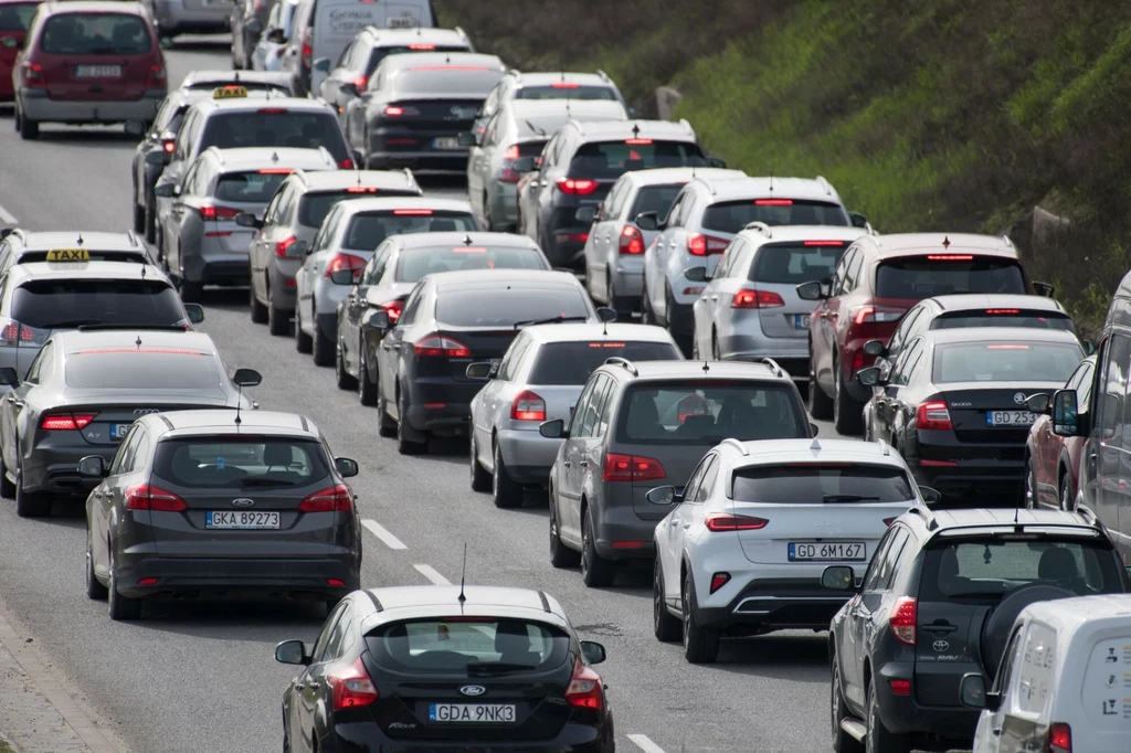 Młodzi kierowcy nie znają znaczenia niegdyś powszechnie znanych gestów. 