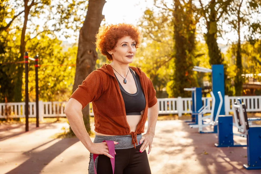 Lukę w ćwiczeniach możesz wypełnić spokojniejszym spacerem lub joggingiem