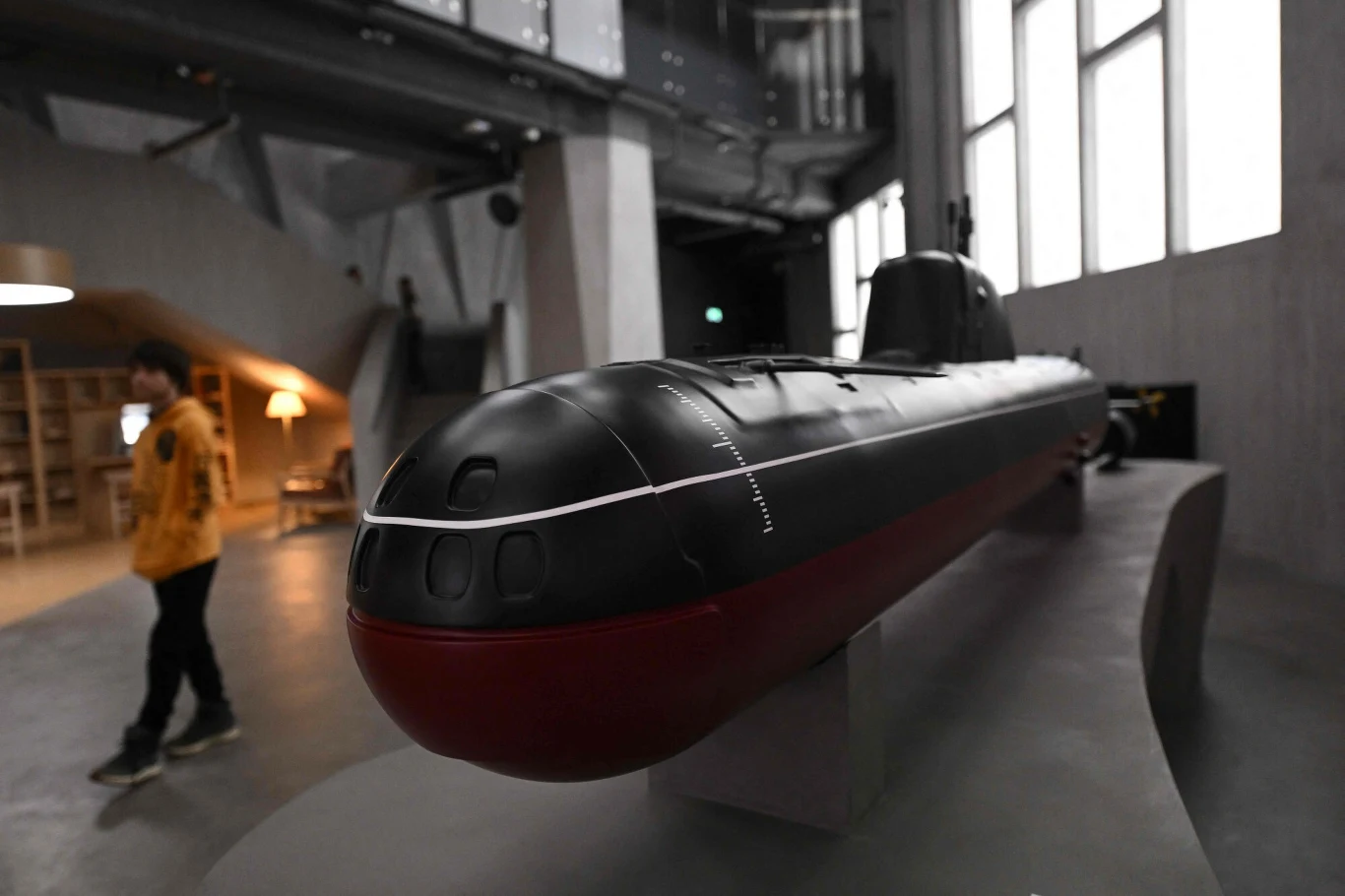 Model radzieckiego okrętu podwodnego "K-278 Komsomolec" typu Mike, który poszedł na dno Model radzieckiego okrętu podwodnego "K-278 Komsomolec" typu Mike, który poszedł na dno