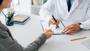 Lekarz POZ ma prawo do wystawiania skierowań na specjalistyczne badania oraz leczenie