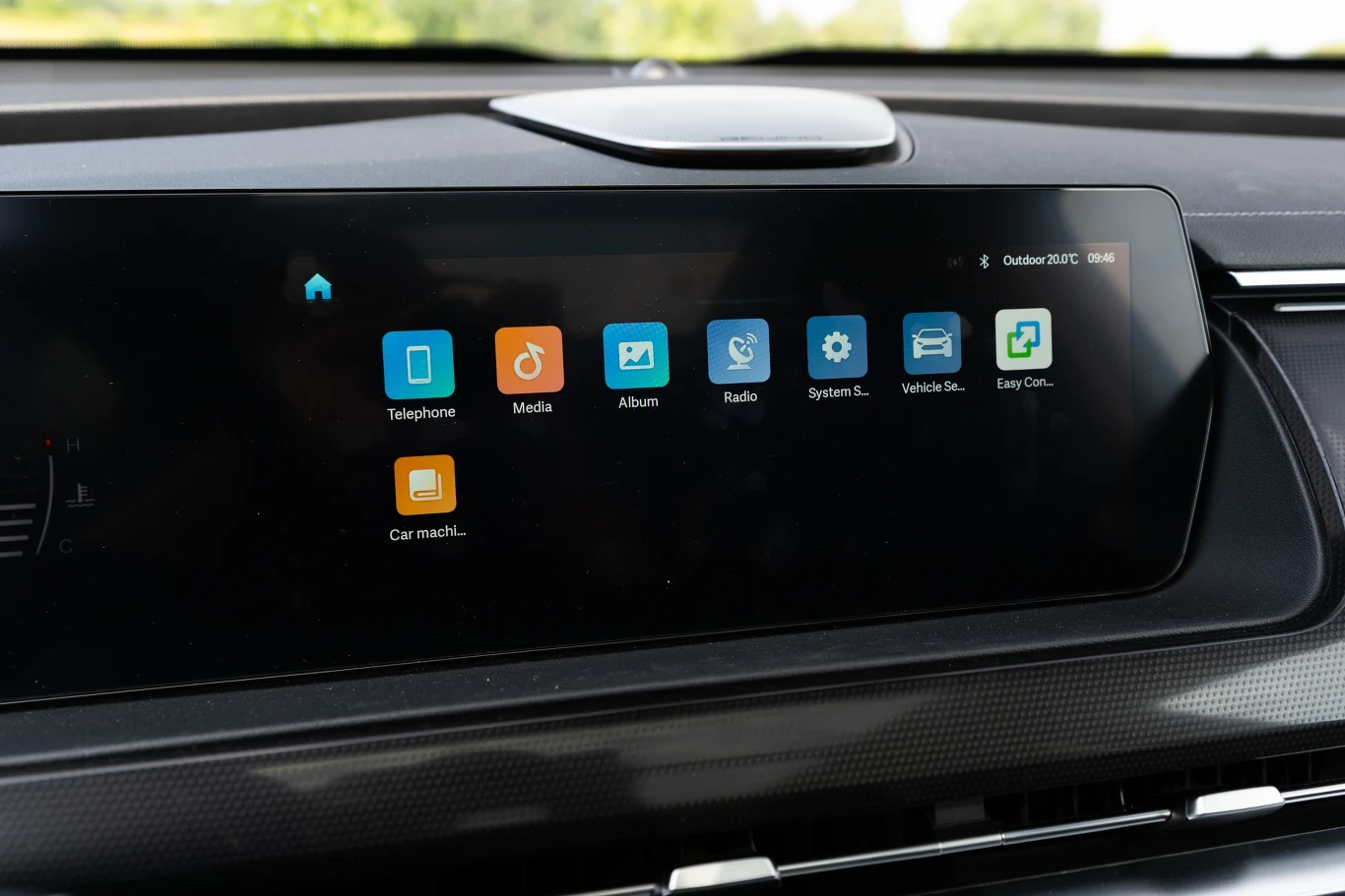 W BAIC-u nie znajdziemy też interfejsów Android Auto czy Apple CarPlay.