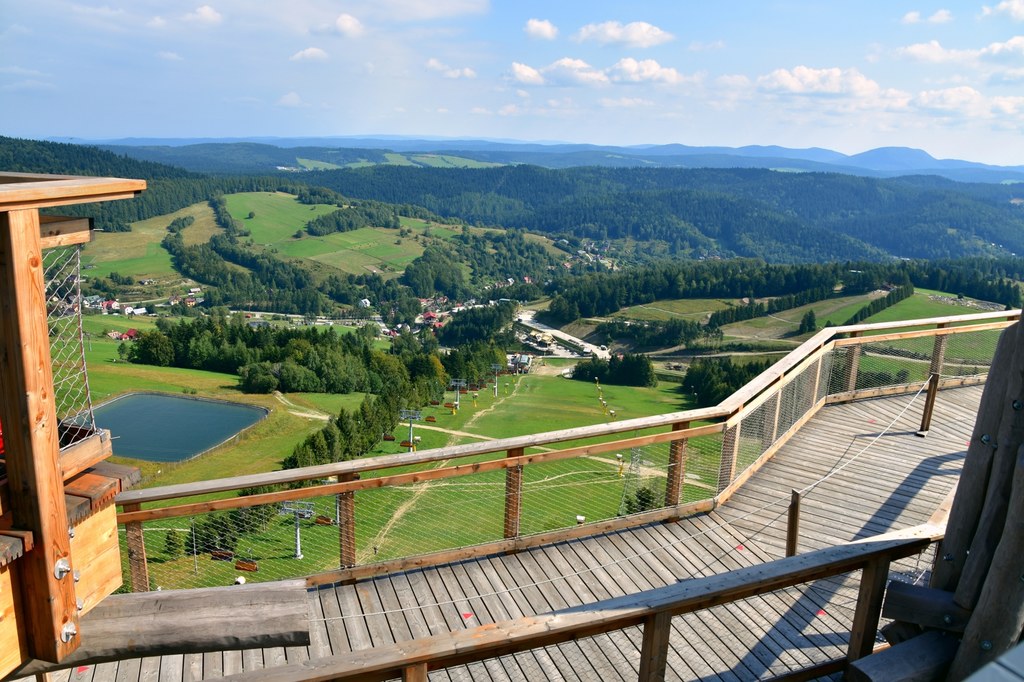 Widok z wieży widokowej w Słotwinach.