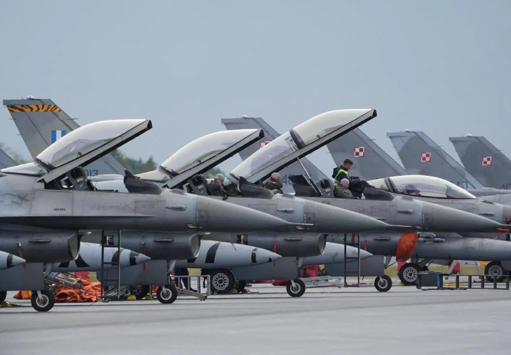 Senatorowie z USA poparli pomysł Wołodymyra Zełenskiego. Chodzi o emerytowanych pilotów F-16 Senatorowie z USA poparli pomysł Wołodymyra Zełenskiego. Chodzi o emerytowanych pilotów F-16