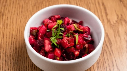 Pyszna sałatka z botwinką