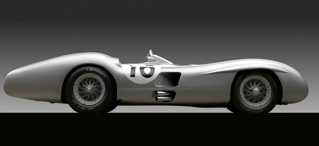 Mercedes-Benz z 1954 r. Prowadzili go Juan Manuel Fangio i Stirling Moss