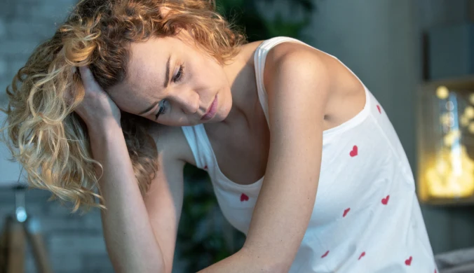 Tak poradzisz sobie z bezsenną nocą. Skuteczne metody ułatwiające zasypianie