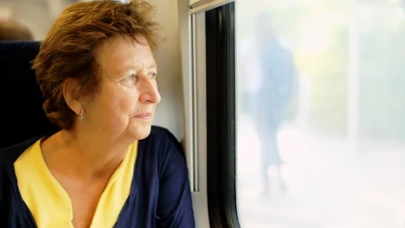 Seniorzy mają tańsze bilety na podróże pociągami PKP. 