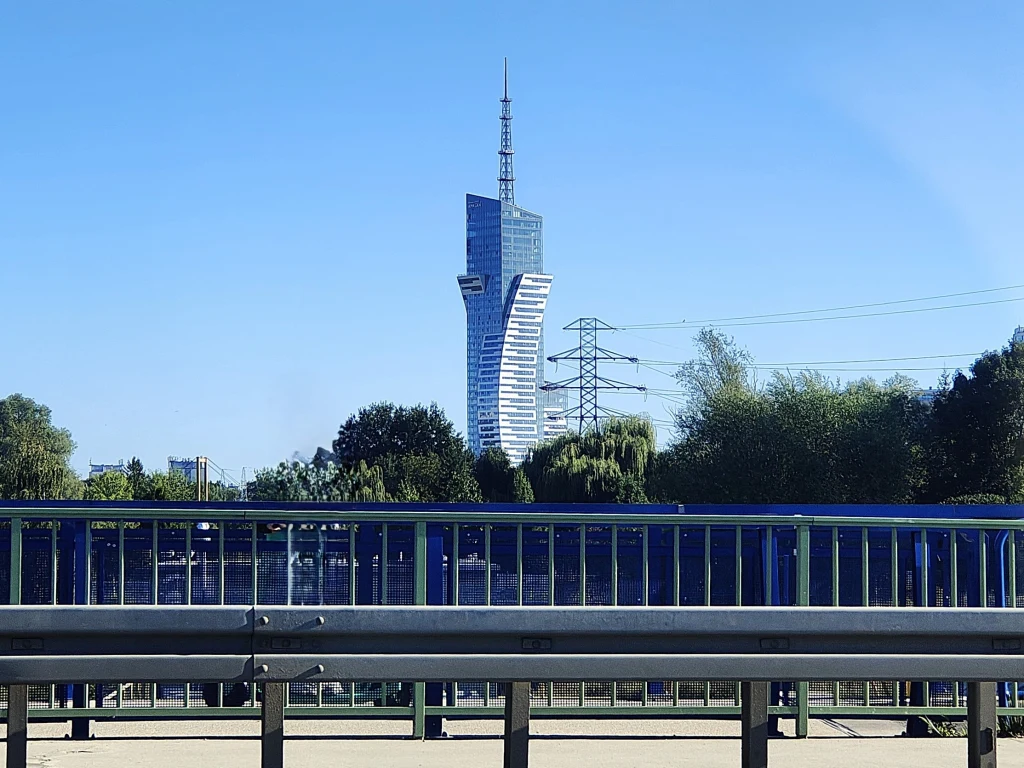 Wieża i iglica sprawiają, że Olszynki Park to największy budynek mieszkalny w Polsce
