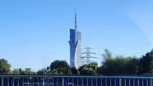 Wieża i iglica sprawiają, że Olszynki Park to największy budynek mieszkalny w Polsce