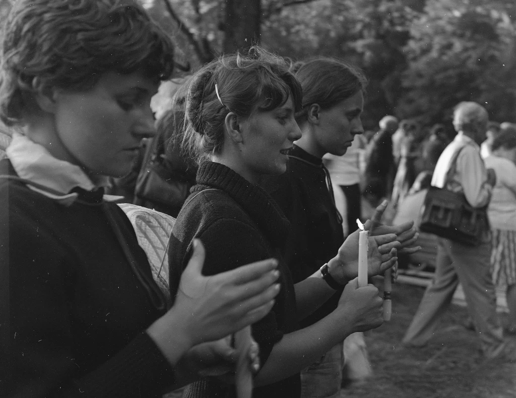 Pielgrzymka podczas uroczystości Zaśnięcia Najświętszej Maryi Panny w Kalwarii Zebrzydowskiej w 1978 r.