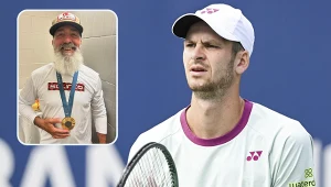 Trener Huberta Hurkacza zapozował do zdjęcia z olimpijskim złotem