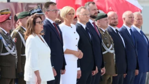 Od lewej: Małgorzata Kidawa-Błońska, Szymon Hołownia, Agata Kornhauser-Duda, Andrzej Duda i Władysław Kosiniak-Kamysz przed Grobem Nieznanego Żołnierza