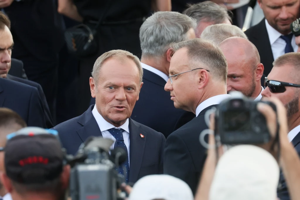 Premier Donald Tusk oraz prezydent Andrzej Duda podczas Święta Wojska Polskiego