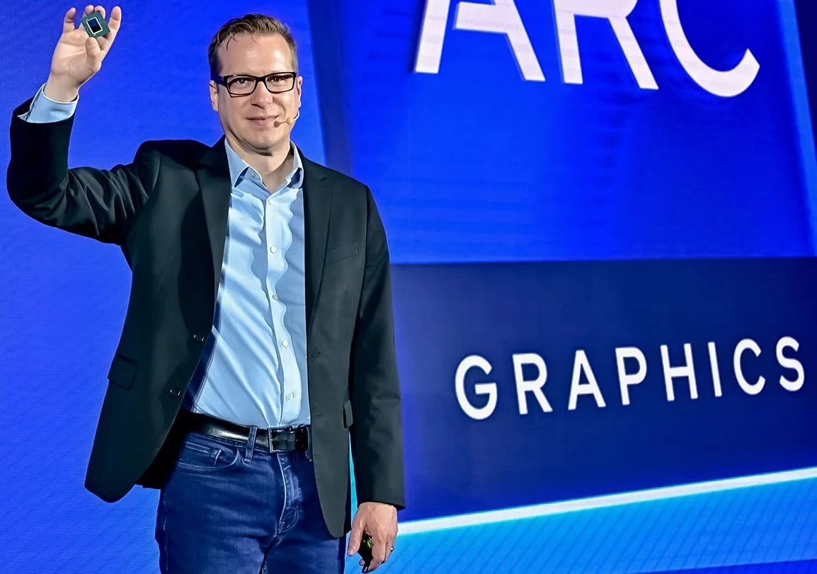 Jack Weast prezentujący możliwości układu A760A