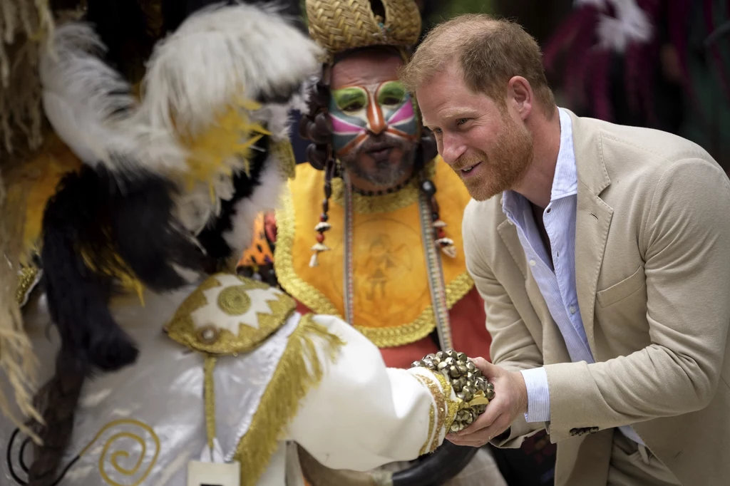 Chociaż Harry i Meghan spotkali się z lokalnymi organizacjami działającymi na rzecz praw człowieka i zwalczania ubóstwa eksperci twierdzą, że ich celem była chęć przypomnienia o sobie