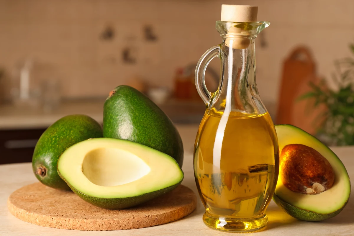 Olej z awokado zadziała od środka i na zewnątrz. Jest dobry dla skóry i włosów, ale zbija też cholesterol i wspiera serce
