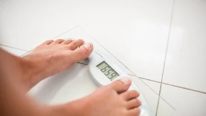 Nie waż się o różnych porach ani w cudzej łazience. Zaburzysz wynik albo tylko się zdołujesz