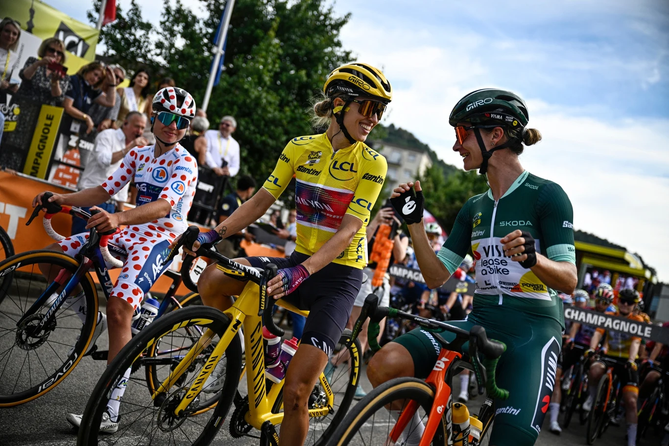 Katarzyna Niewiadoma (z lewej) i Marianne Vos