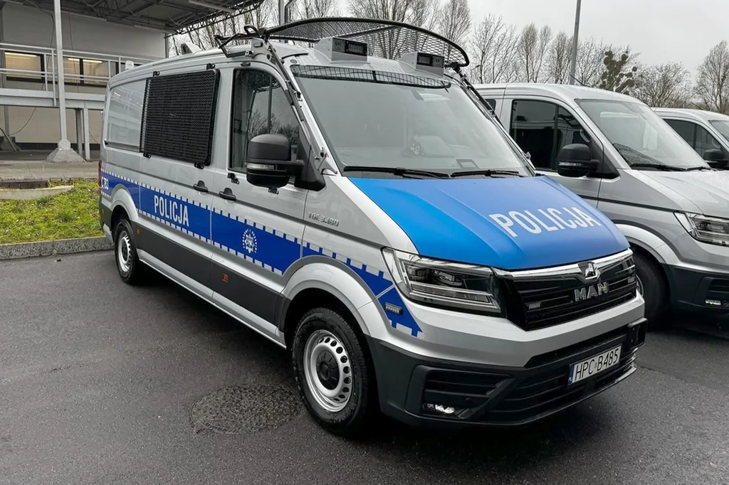 Nowe furgony dla Policji. Kosztowały miliony, teraz będą wozić więźniów 