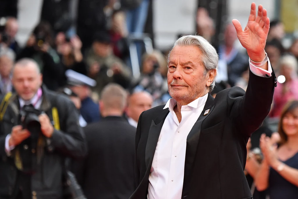 Alain Delon stał się pomnikiem za życia dla kilku generacji Francuzów i nie-Francuzów. 