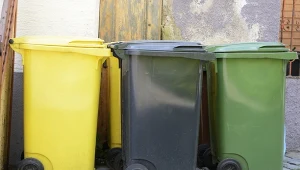 Gdzie wyrzucasz przeterminowane kosmetyki? Odpowiedź wcale nie jest oczywista 