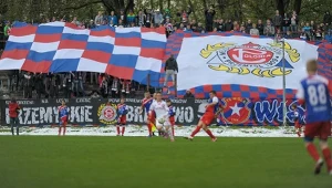 Skandal w polskiej piłce. Kibice zakazali zawodnikom udziału w derbach