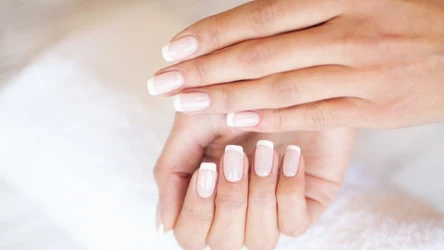 Jak wybrać idealny manicure na chrzciny? Poznaj najpiękniejsze kolory oraz wzory paznokci
