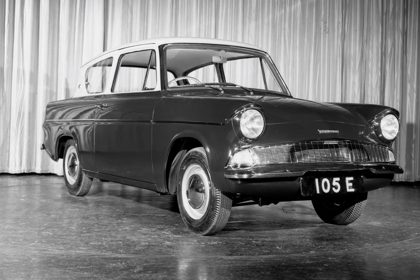 Fanom kina Ford Anglia kojarzy się z serią filmów o Harrym Potterze.
