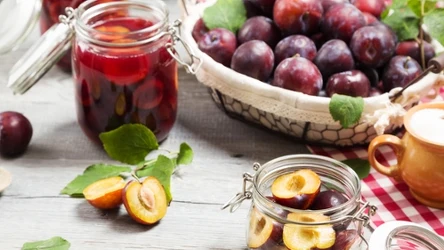 Śliwki w occie to wyjątkowy przysmak. Najlepsze wychodzą z przepisu siostry Anastazji.