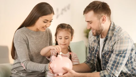 Zasiłek rodzinny ma częściowo pokryć wydatki na utrzymanie dziecka. Już 1 listopada zacznie się nowy okres zasiłkowy. Kiedy i jak złożyć wniosek? 