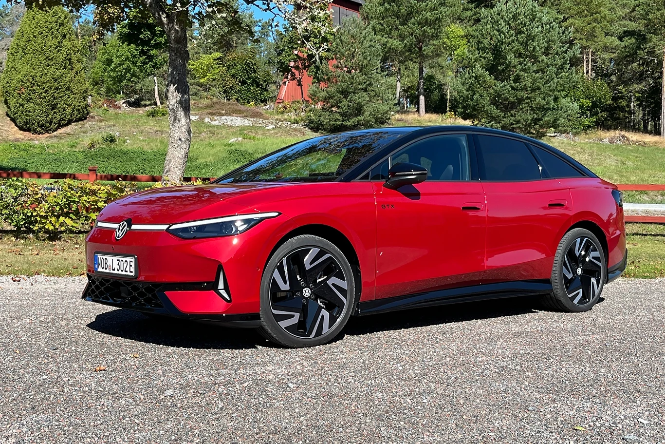 Usportowiony ID.7 wyróżnia się licznymi detalami stylistycznymi. Usportowiony ID.7 wyróżnia się licznymi detalami stylistycznymi.