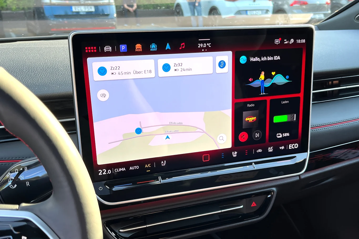 System eCall może nie działać w starszych autach. To efekt modernizacji sieci komórkowej i wyłączania nadajników 2G i 3G W standardzie znalazł się także asystent głosowy IDA ze zintegrowanym narzędziem ChatGPT.