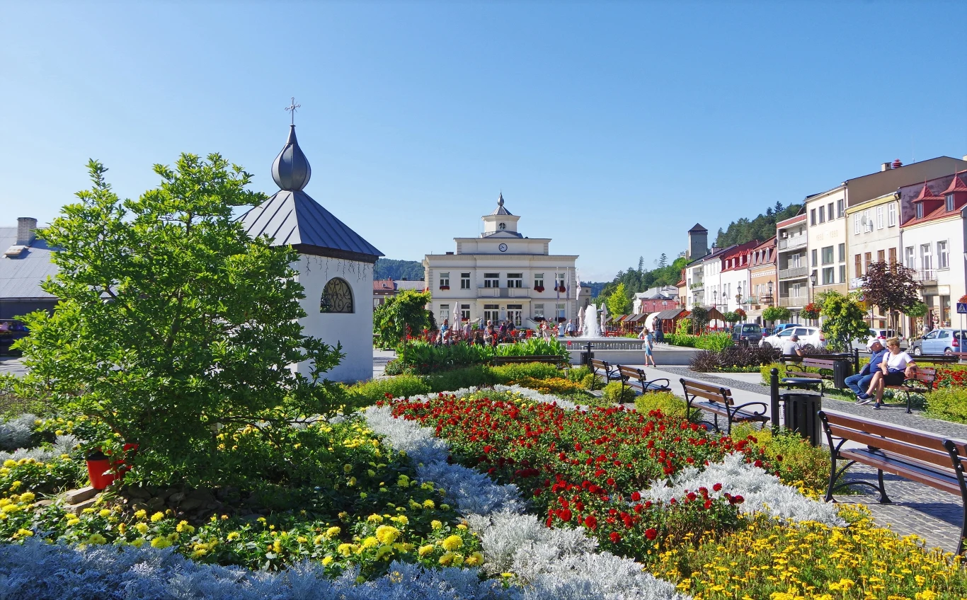Muszyna cieszy się coraz większą popularnością, również wśród turystów z zagranicy. Chętnie przyjeżdżają do niej Słowacy. Muszyna cieszy się coraz większą popularnością, również wśród turystów z zagranicy. Chętnie przyjeżdżają do niej Słowacy.
