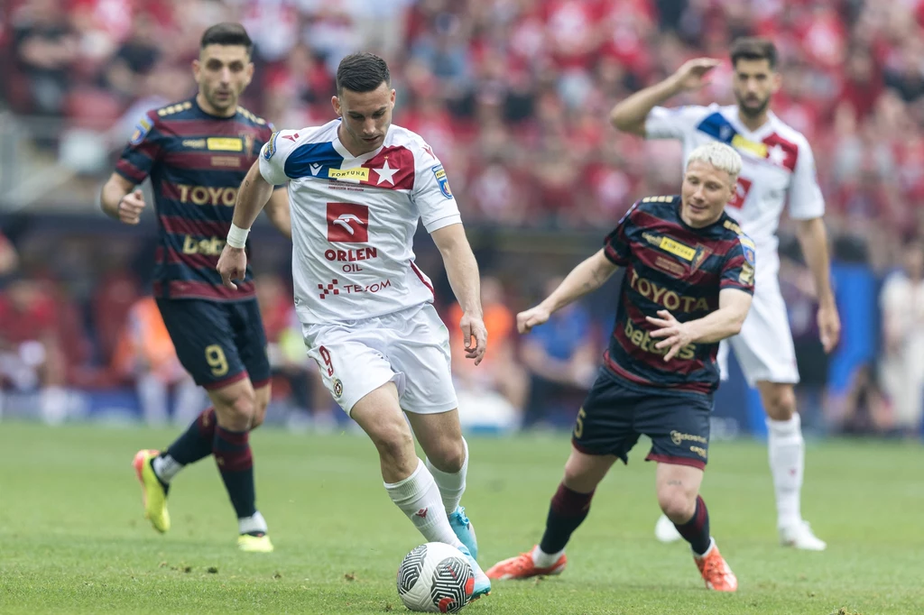 Pogoń Szczecin przegrała z Wisłą Kraków w finale Pucharu Polski 2023/2024 Pogoń Szczecin przegrała z Wisłą Kraków w finale Pucharu Polski 2023/2024