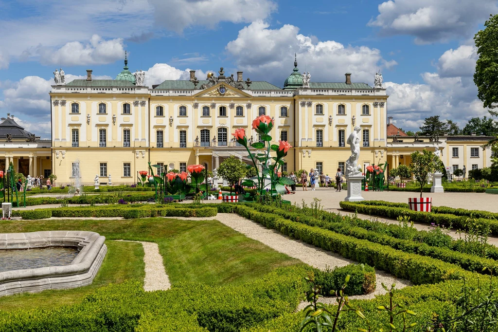 Miejscem, które koniecznie trzeba zobaczyć w Białymstoku jest Pałac Branickich, który nazywany jest "Polskim Wersalem"