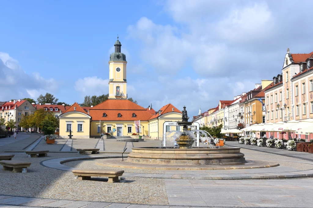 Odwiedzając miasto, obowiązkowym punktem jest przystanek na malowniczym Rynku Kościuszki