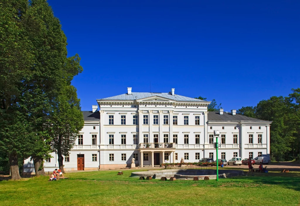 Pałac w Jedlince to tylko jedna z wielu atrakcji, które czekają w dolnośląskim uzdrowisku