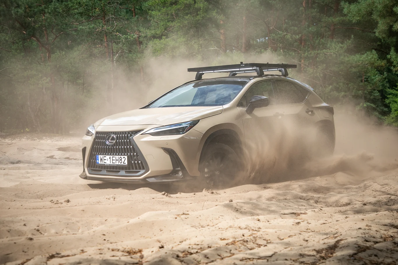 Lexus NX Overtrail trafił do oferty w 2024 roku. To wersja gotowa zjechać ze szlaku. Lexus NX Overtrail trafił do oferty w 2024 roku. To wersja gotowa zjechać ze szlaku.