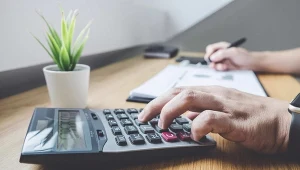 Wybór najlepszej chwilówki na rynku może wydawać się skomplikowany, ale z odpowiednimi narzędziami, takimi jak porównywarki i rankingi, staje się znacznie prostszy