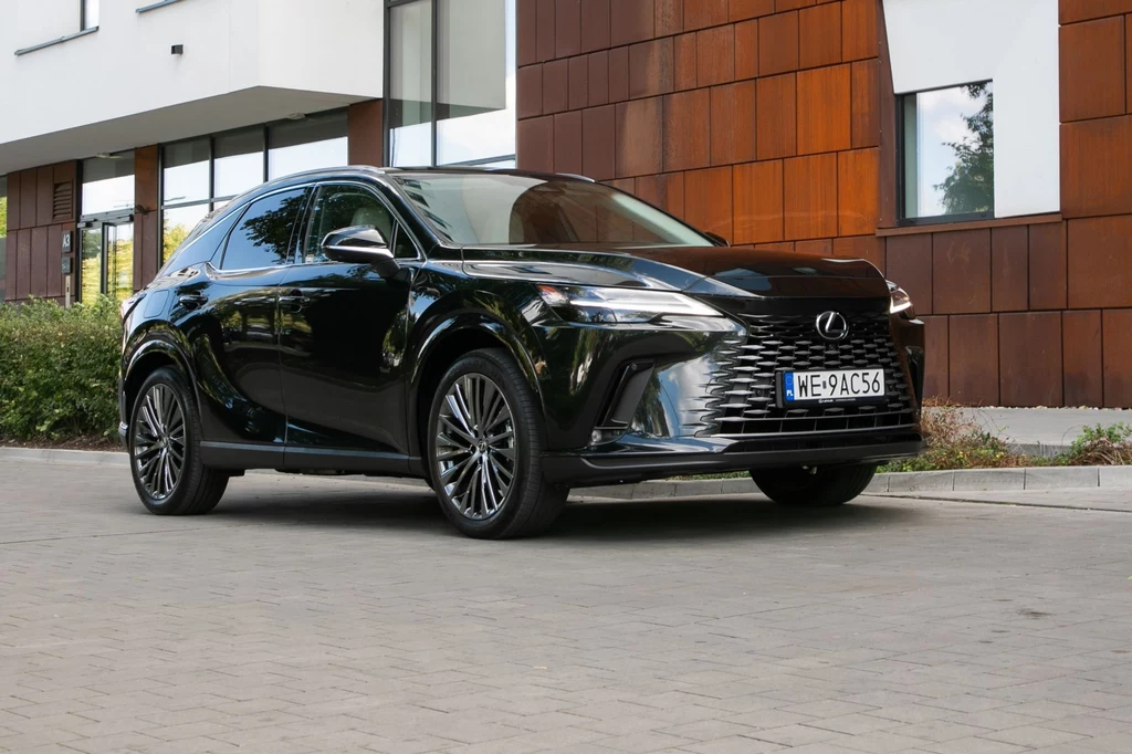 Lexus sprzedał ponad 3 mln samochodów z napędem hybrydowym i elektrycznym.