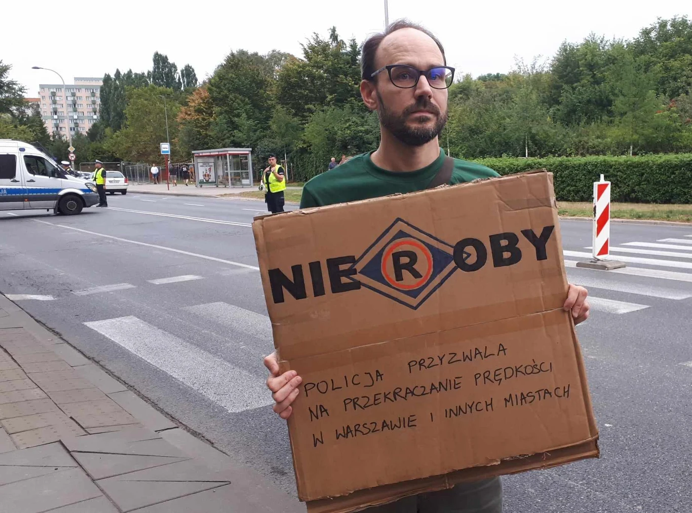 Jeden z uczestników protestu winą za wypadek na Woronicza częściowo obarczył służby
