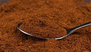 Nie wyrzucaj zwietrzałej kawy. Ten jeden składnik przywróci jej aromat